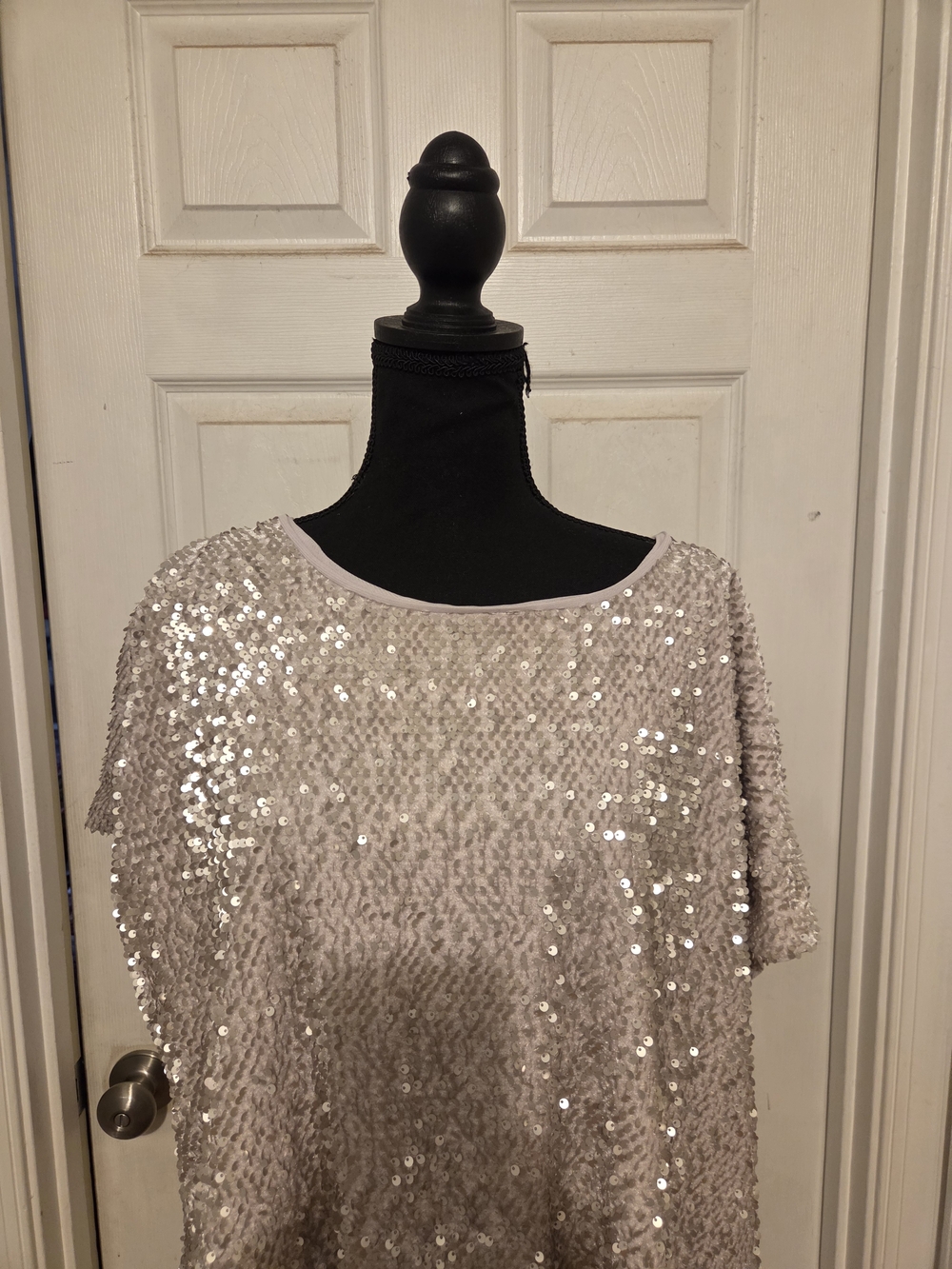 Jennifer Lopez Silver Sequin Short Sleeve Top - Picture 2 of 7